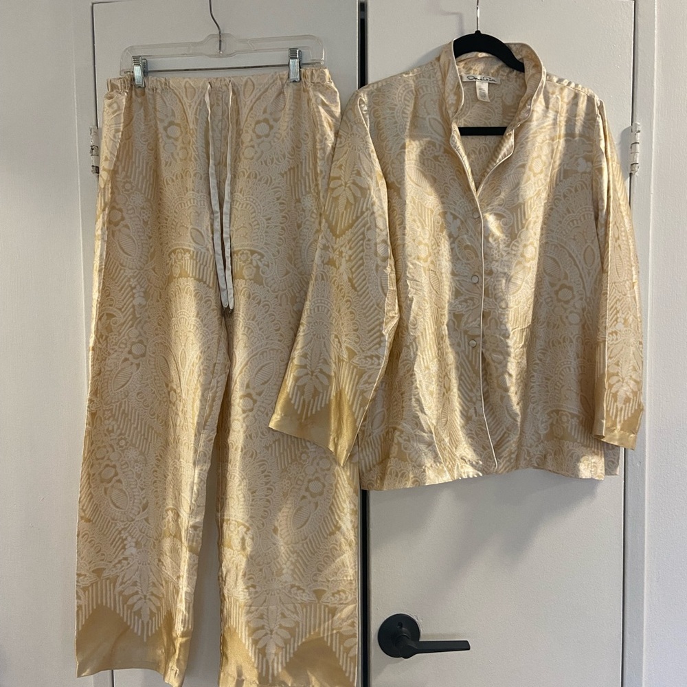 Oscar De La Renta Satin Pajama Set